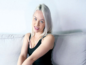 ハンガリーでナンパした金髪美人若妻27歳 めっちゃ可愛くて派手なのに経験少なめ結婚3年目のセックスレス そんな欲求不満な専業主婦の昼下がり 「奥さん、生で一発ヤってみませんか!?」 サンプル動画サムネイル